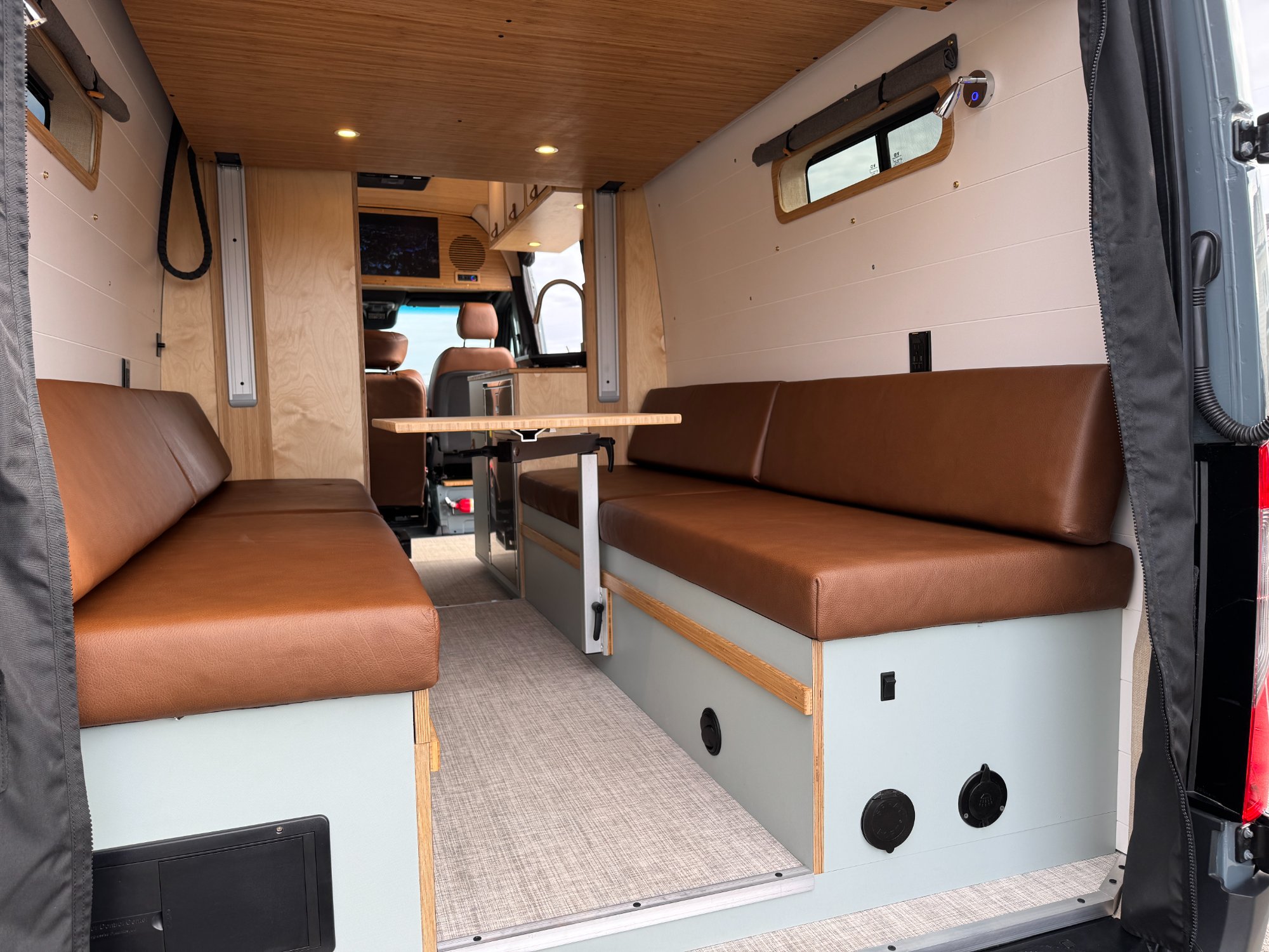 Loft — dinette lounge with Lagun table