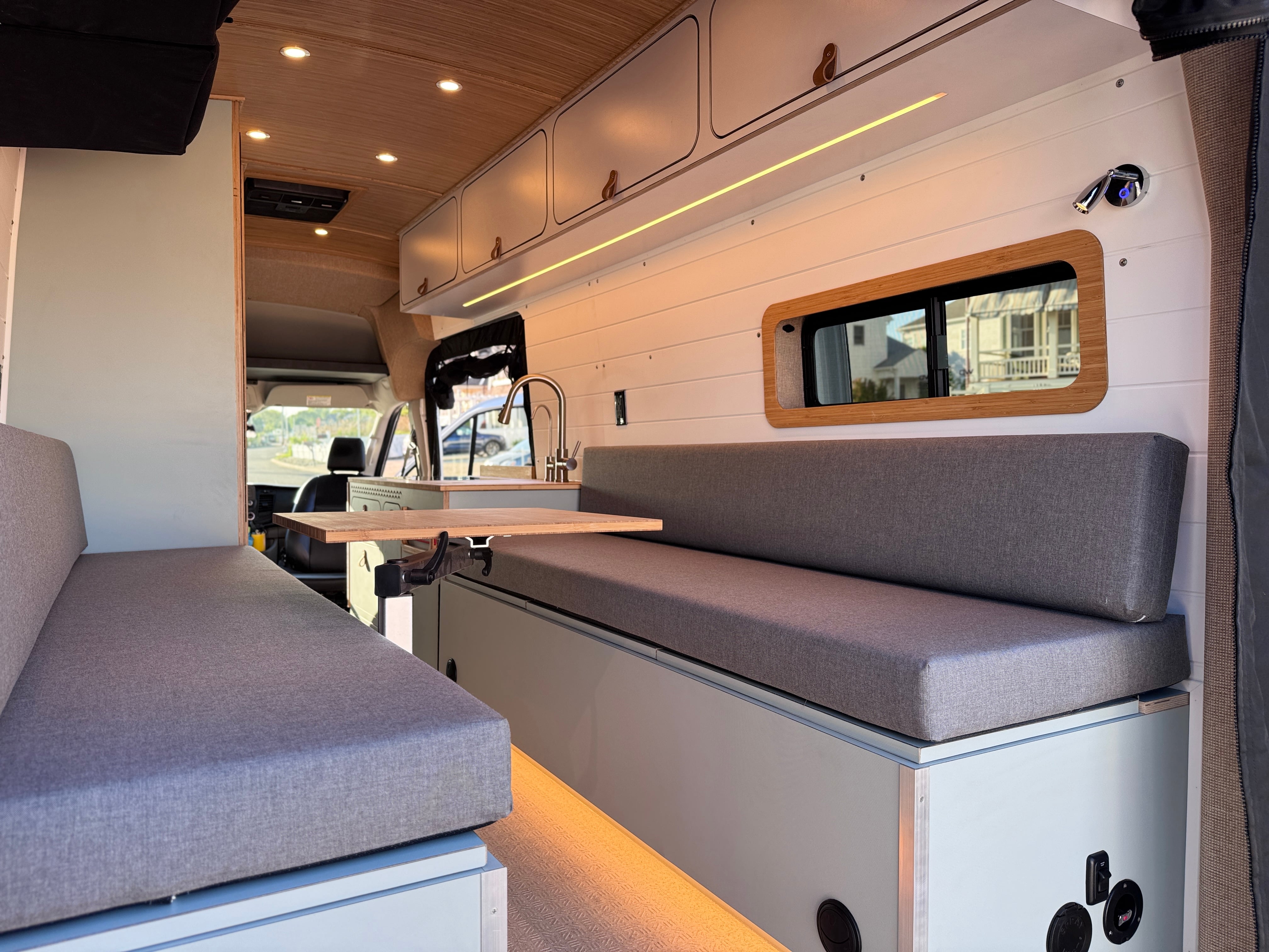 Camp Cruiser — lounge