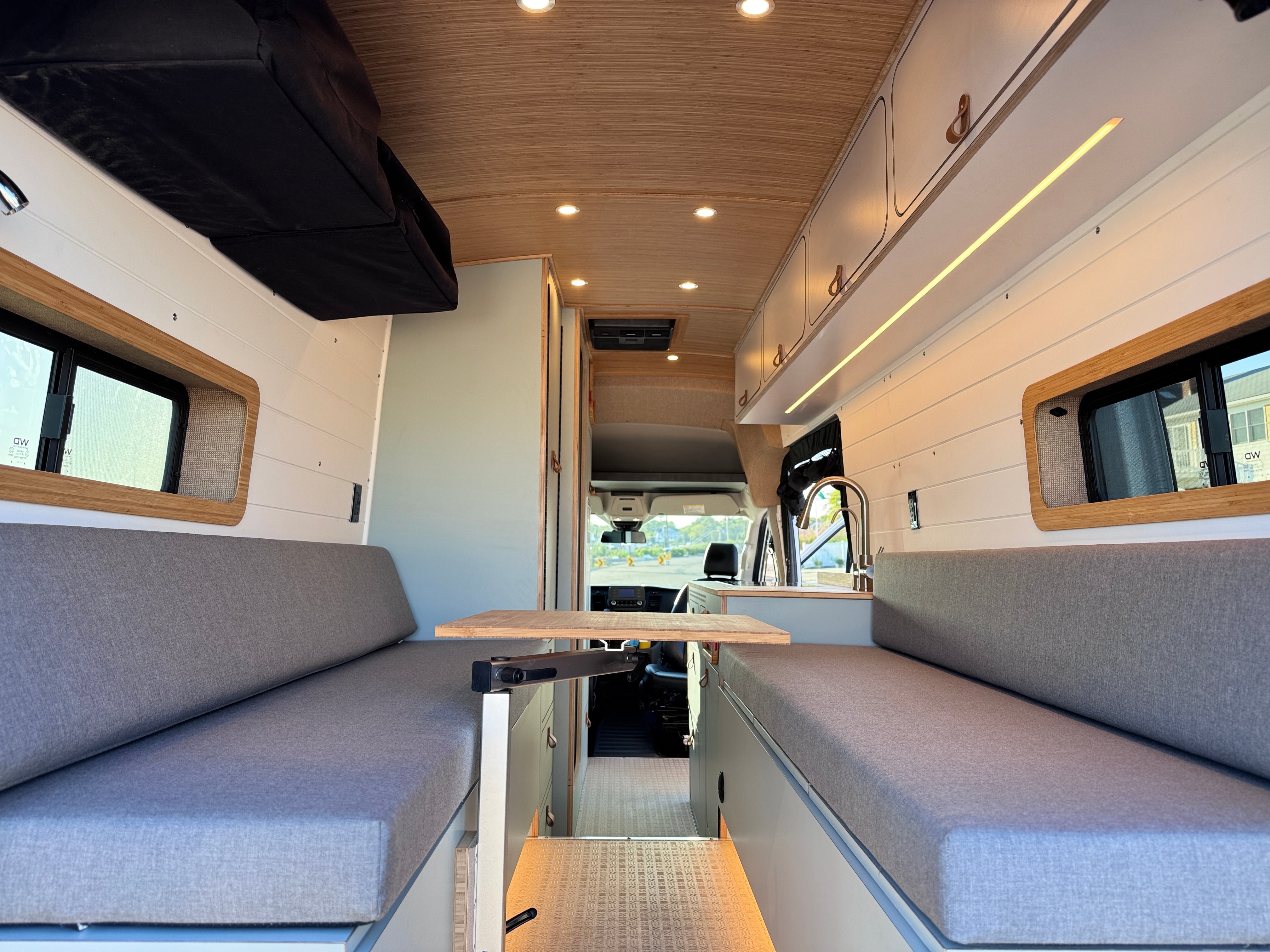 Camp Cruiser — lounge