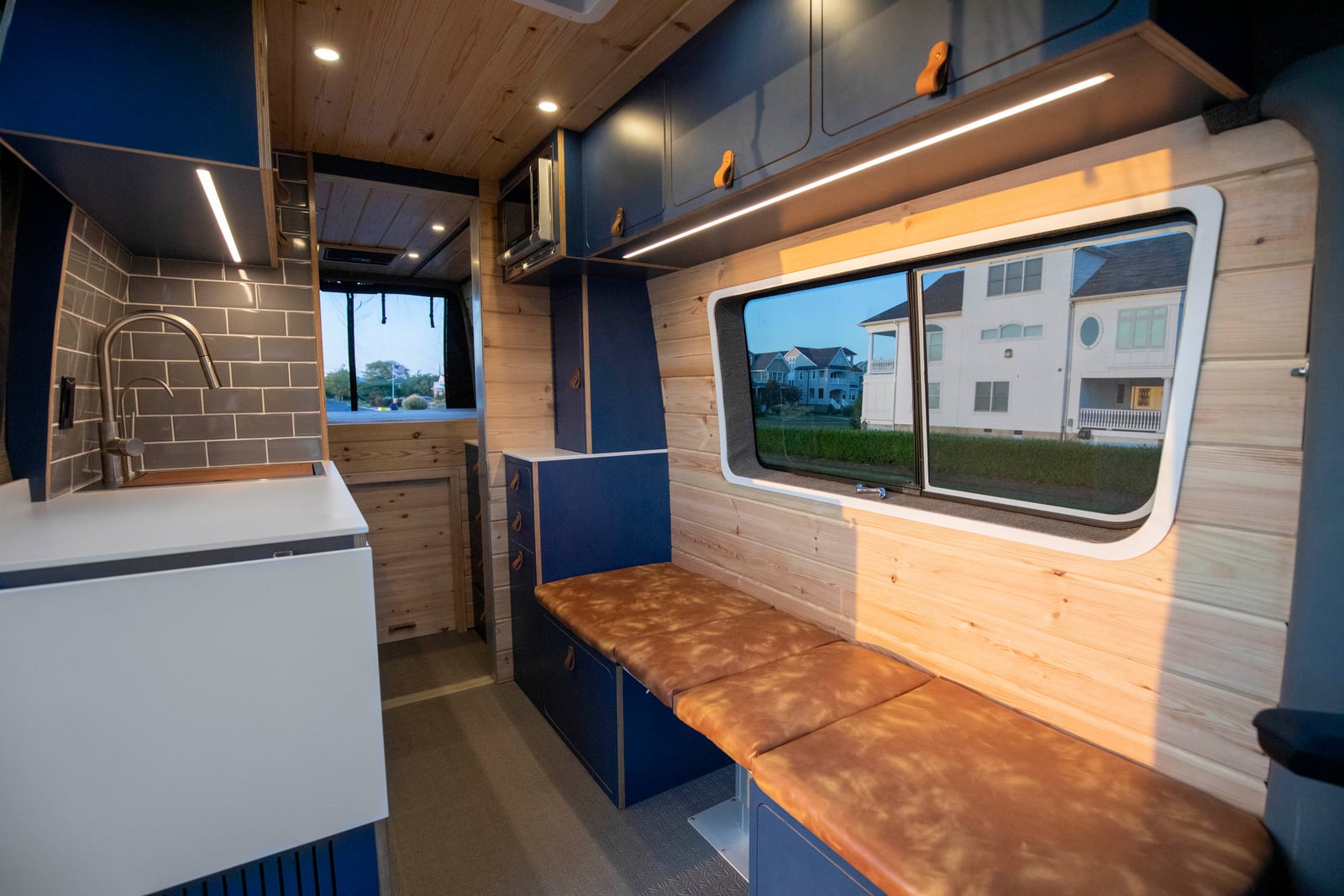Frankenvan — lounge bench day mode