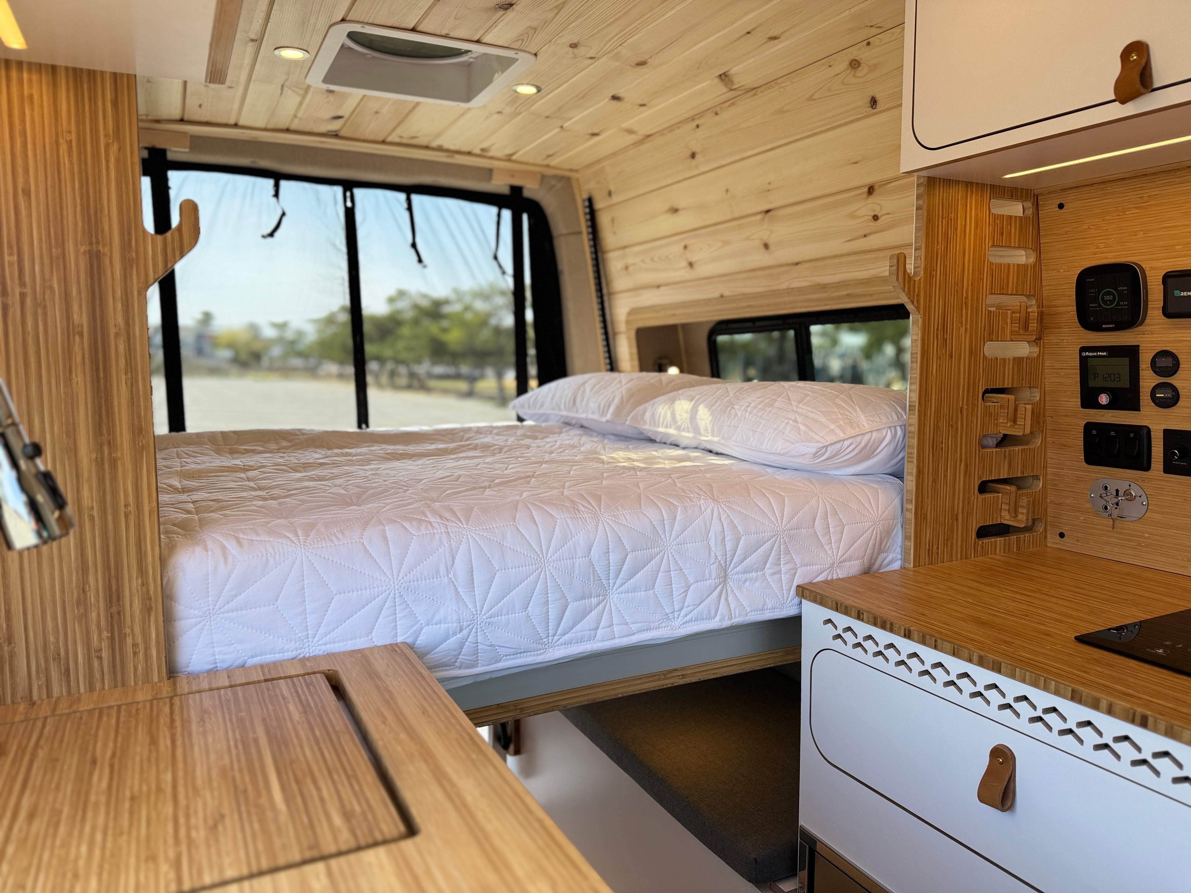 Ridge Runner — Mercedes Sprinter 144, convertible bed-and-lounge interior
