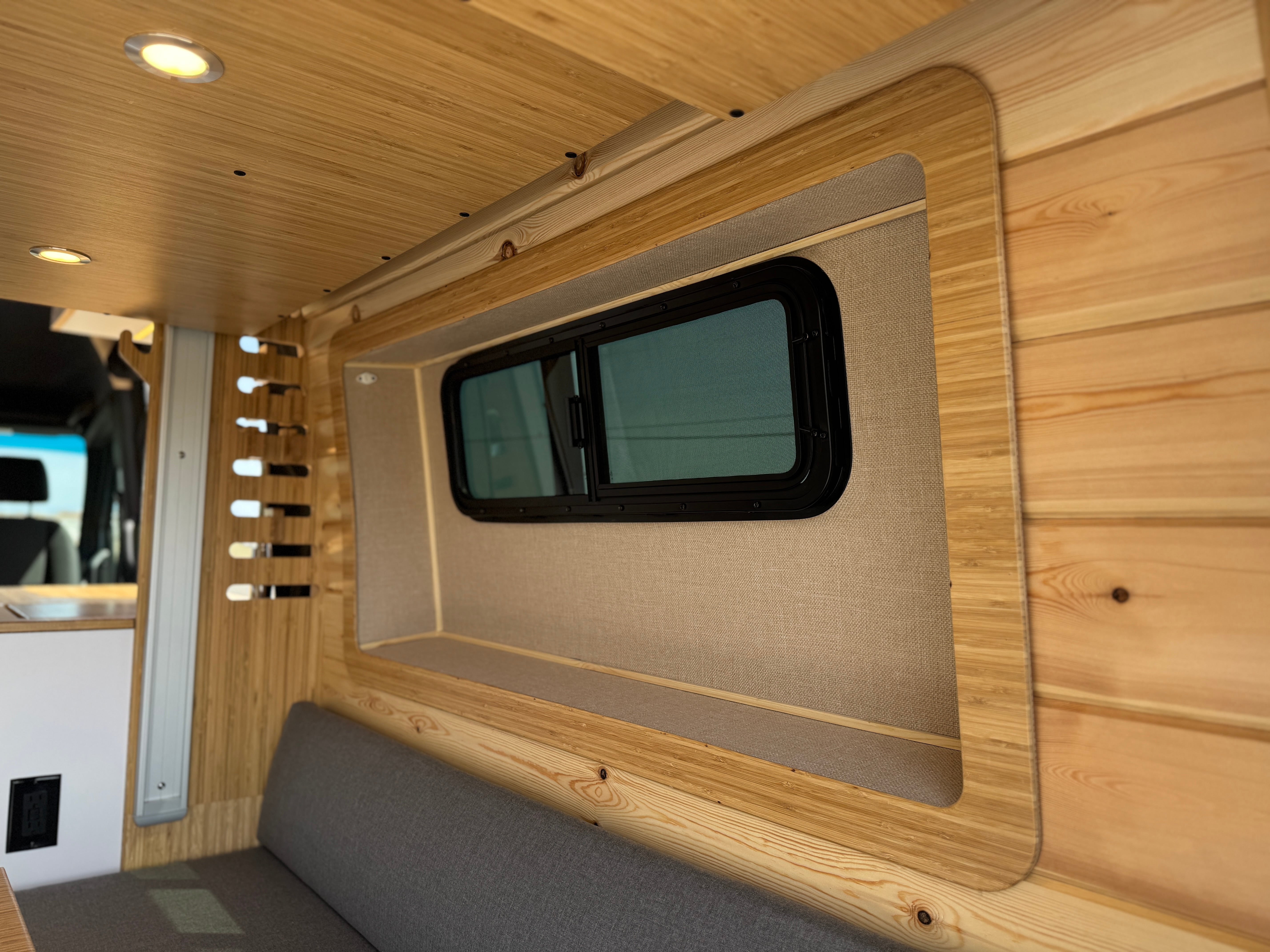Ridge Runner — lounge