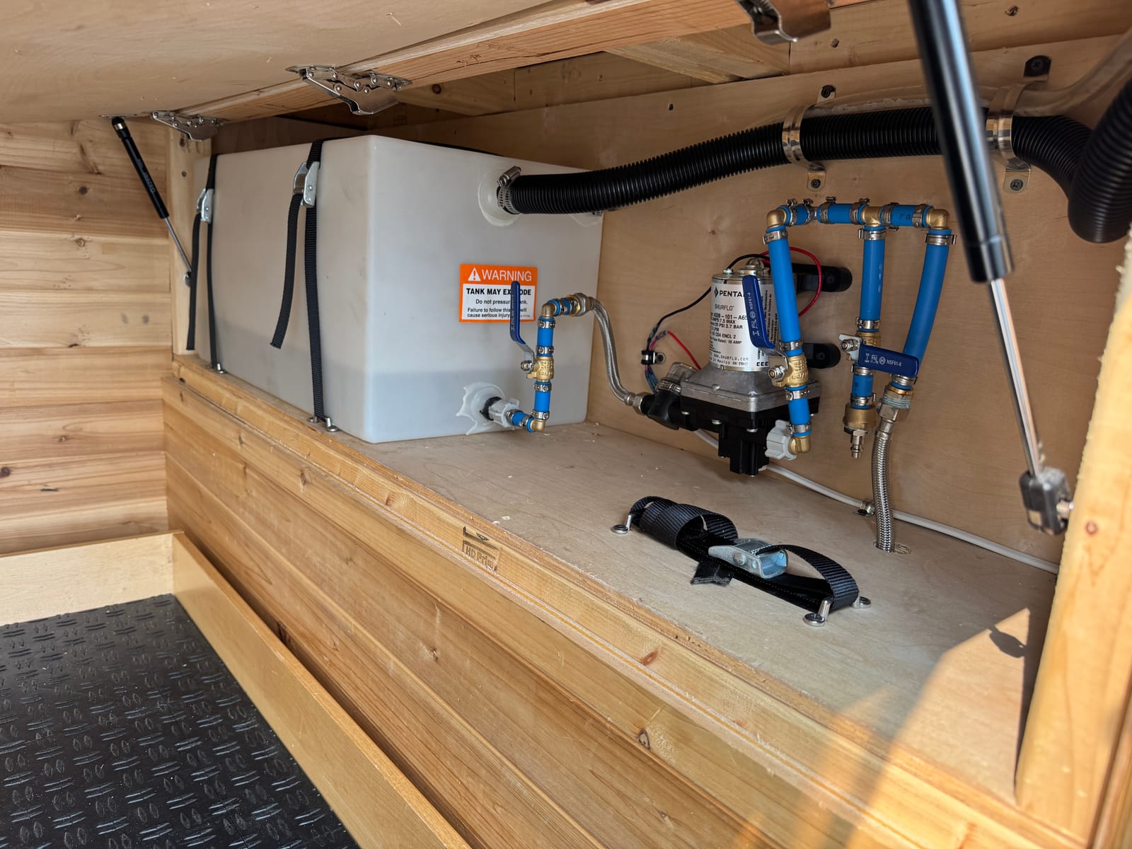Water system bay with the pump, plumbing manifold and fresh tank
