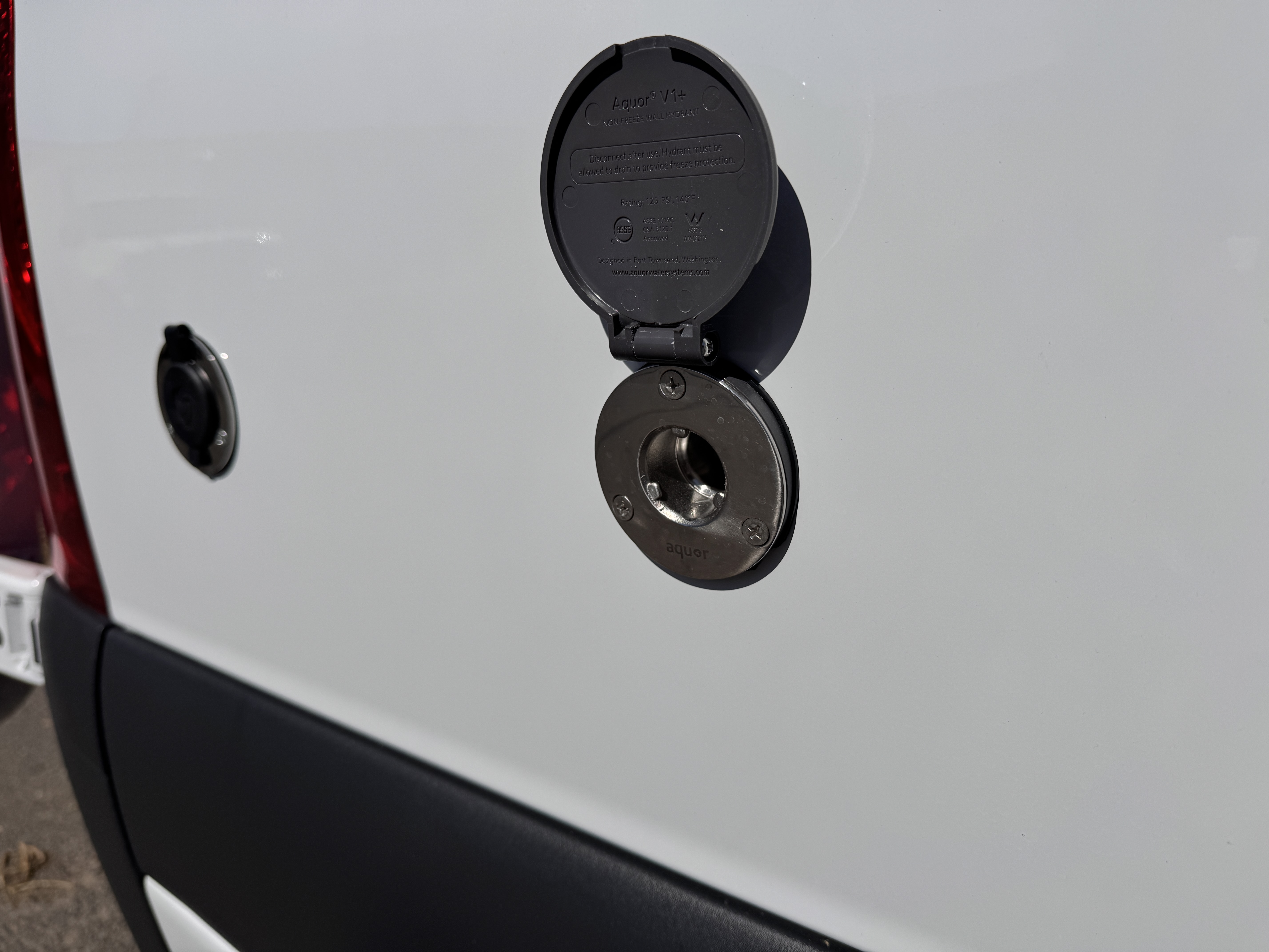 K9 transport Sprinter — Aquor V1+ exterior water hookup, freeze-rated