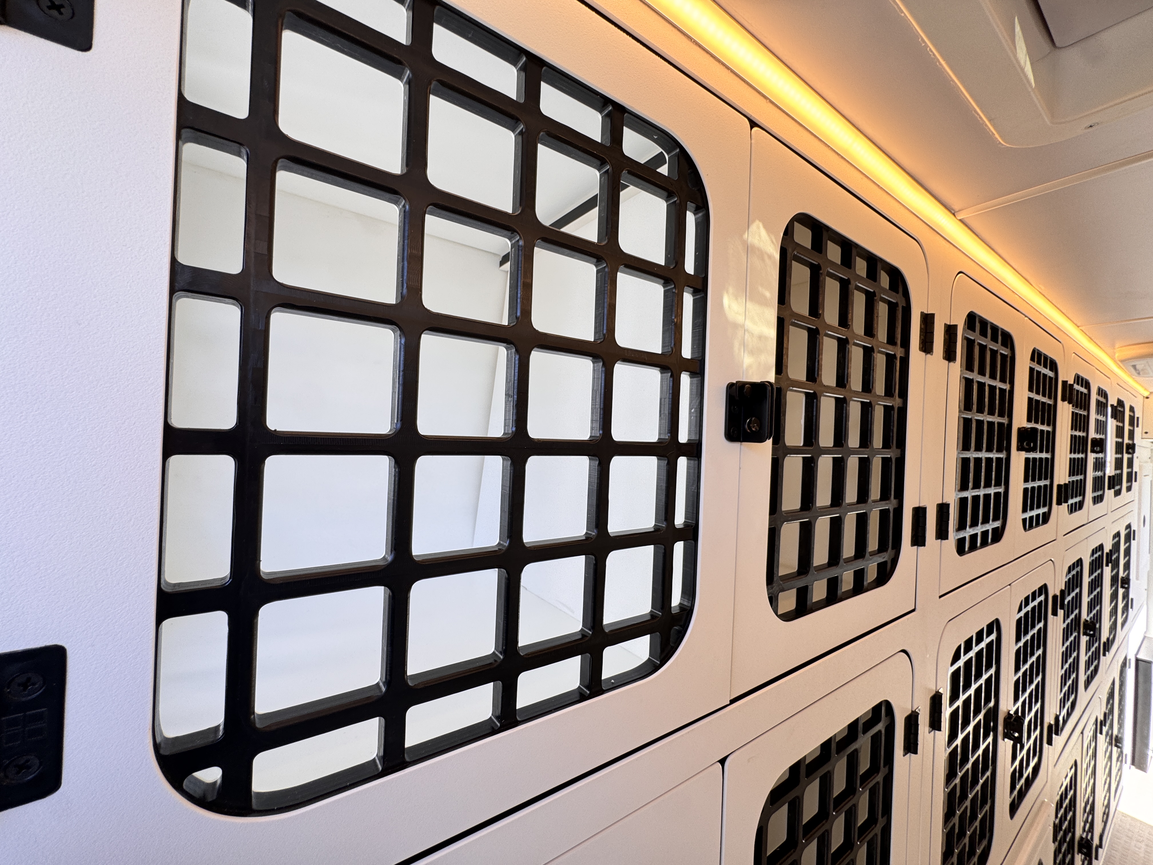 K9 transport Sprinter — kennel wall with warm LED top-lighting, atmospheric
