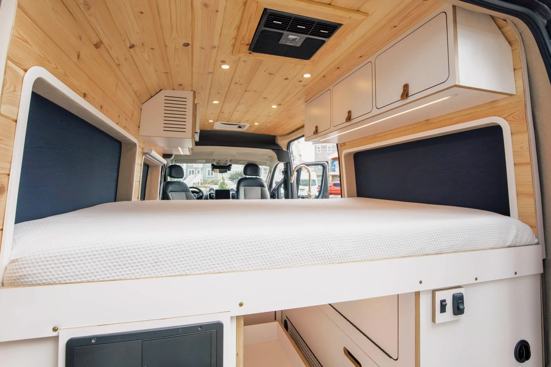 Loft lift-bed campervan